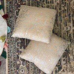 urban outfitters accent pillows (set of 2)